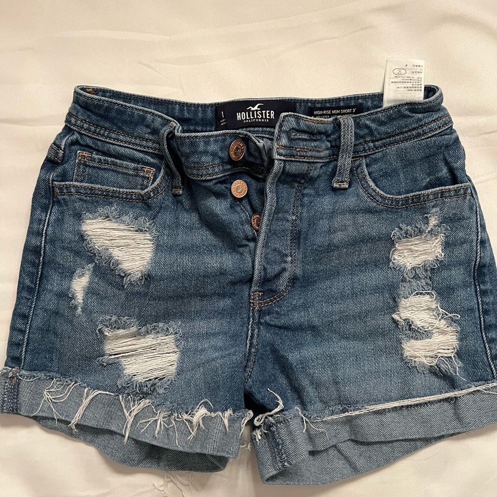 Hollister High rise mom short 3”